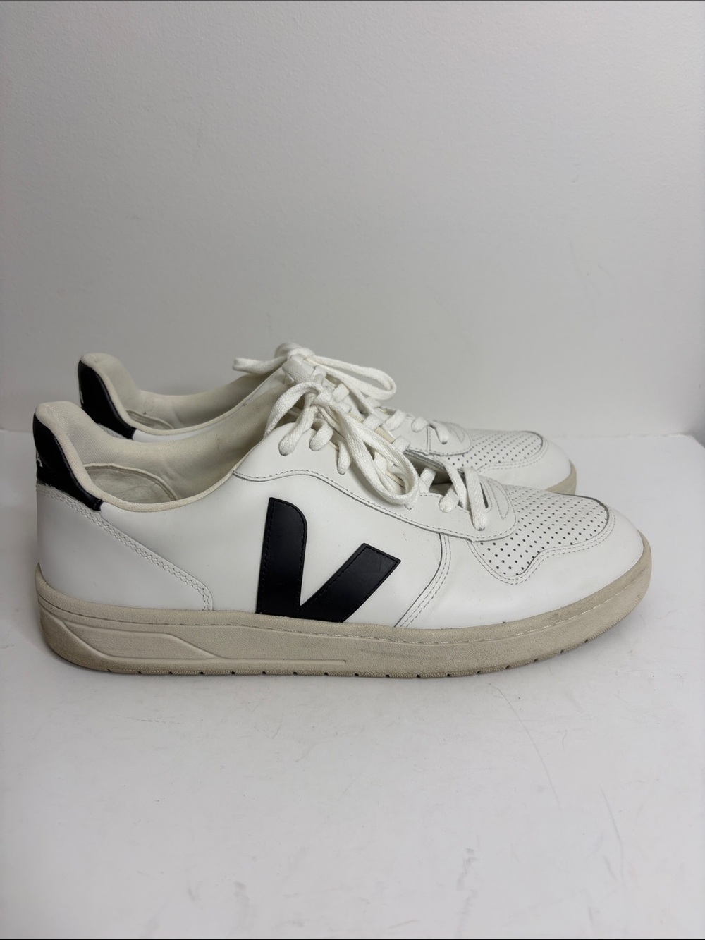Veja Sneakers Mens US 13 White Leather Black Logo V-10 Lace Up Casual Shoes